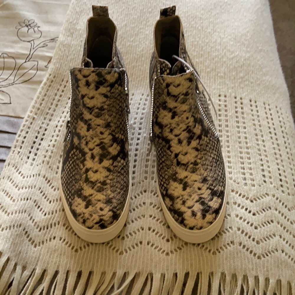 Steve Madden wedgie sneakers